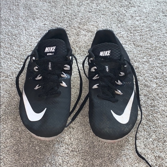 nike black spikes